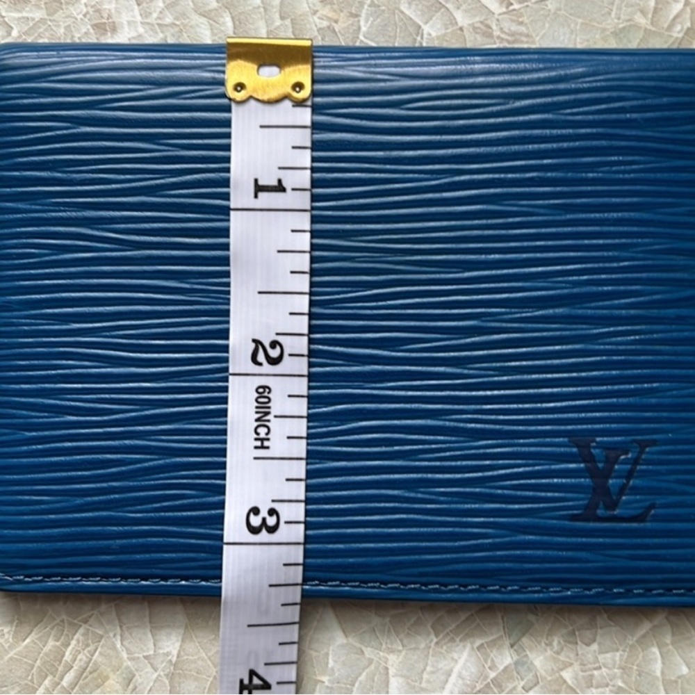 Louis Vuitton Vibrant Blue Epi card holder - Picture 5 of 8